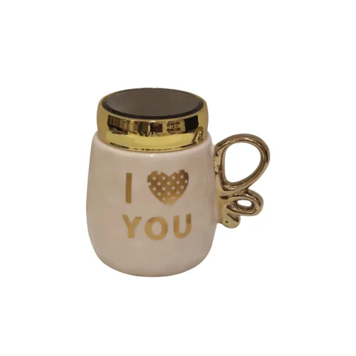 ماغ سيراميك أبيض بتصميم "I Love You" مع غطاء ذهبي ومقبض مزخرف